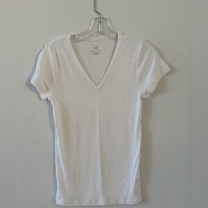 GAP Women's Classic White V-Neck Tee